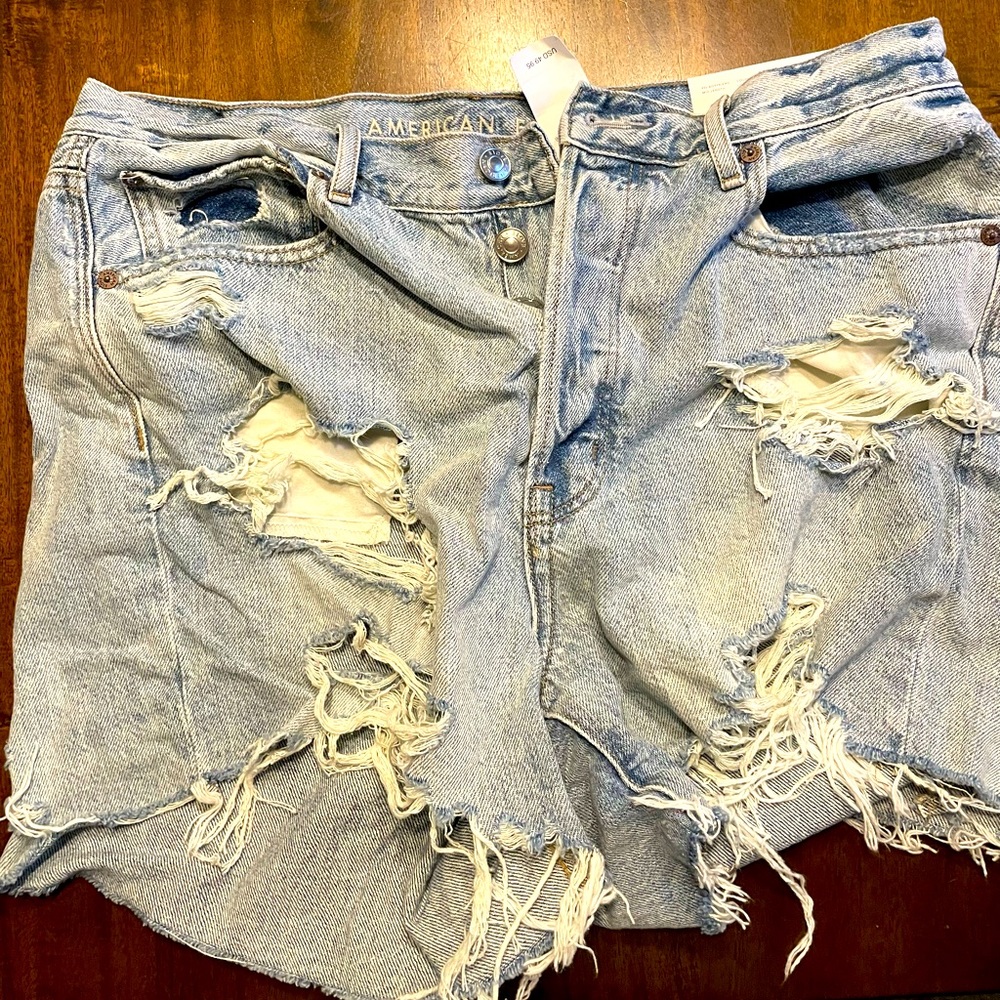 American Eagle 90’s boyfriend mid length short